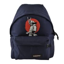 'un-guerrier-samouraï-en-armure-complete-sur-fond-rouge-recon26305380(2)