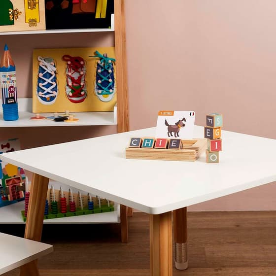 CMPEA10290-jeu-educatif-montessori-j-ecris-mes-premiers-mots-en-français-et-en-anglais-3