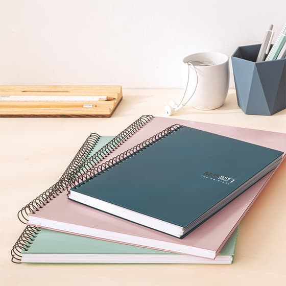 MR46588-bloc-notebook-a-spirale-a5-mr-160p-petits-carreaux-perfore-sable-05