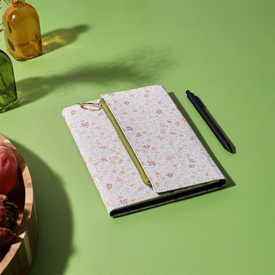 cmpec0016-cahier-avec-couverture-et-trousse-integree-a5-80p-4