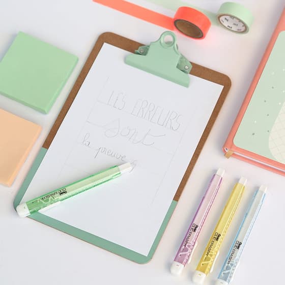 penze81kw-crayon-gomme-pentel-rechargeable-vert-pastel-2