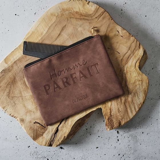 cmpsh0023parfait-pochette-embossee-homme-parfait-20x15cm-2