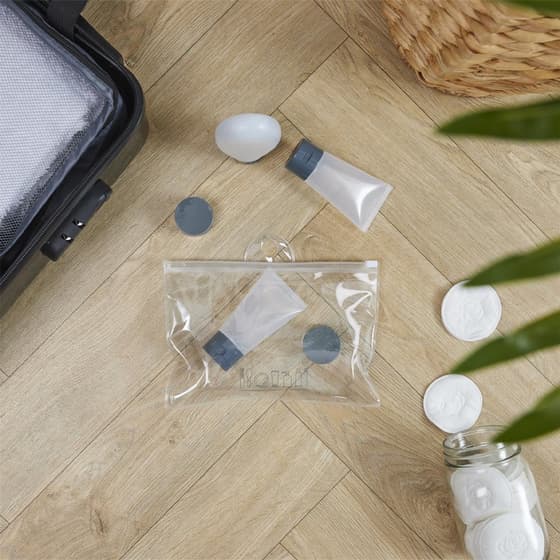 vo1112gris-kit-de-voyage-jet-lag-5-accessoire-gris-1-visuel-ensemble-4