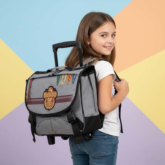 KIDHAP52489-Cartable-à-roulettes-HARRY-POTTER-Quidditch-University-38cm-2-compartiments-1