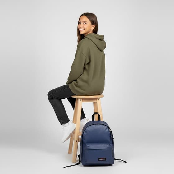EK0007675W1-Sac-à-dos-EASTPAK-Out-Of-Office-Glossy-Blue-1-compartiment
