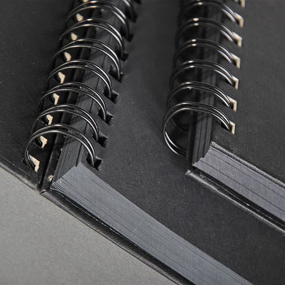 cla34265c-carnet-a4-multitechnique-goldline-a-spirales-pages-noires-140g-64p-3