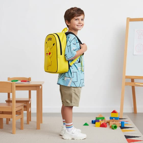 lap24hpok201evp-sac-a-dos-loisirs-pokemon-3d-pikachu-jaune-effet-velours