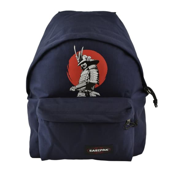 'un-guerrier-samouraï-en-armure-complete-sur-fond-rouge-recon26305380(2)