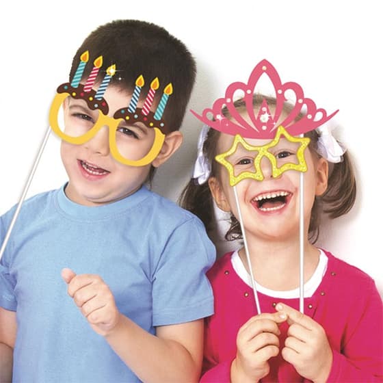 EA9338-Coffret-de-15-Photo-Booth-1-AN-DE-PLUS-anniversaire-enfants-10