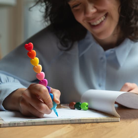 legstc0001-12-crayons-de-couleurs-empilables-legami-dream-in-colour-coeur-3