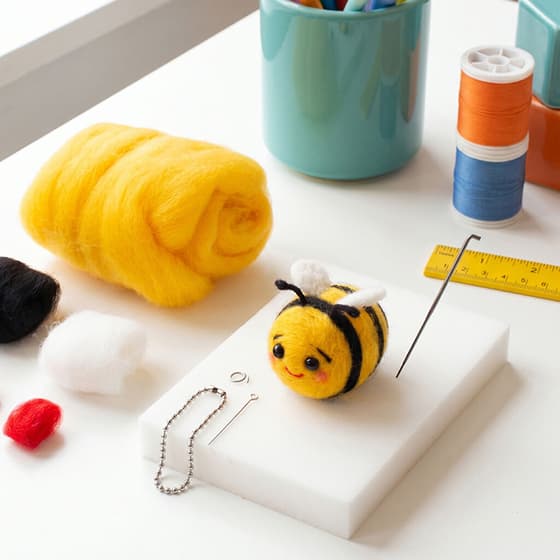 kikgg307-kit-de-feutrage-a-laiguille-abeille-3
