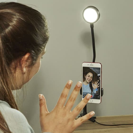 kikus190eu-kit-de-streaming-clipsable-lumiere-led-3-reglages-et-support-telephone-6
