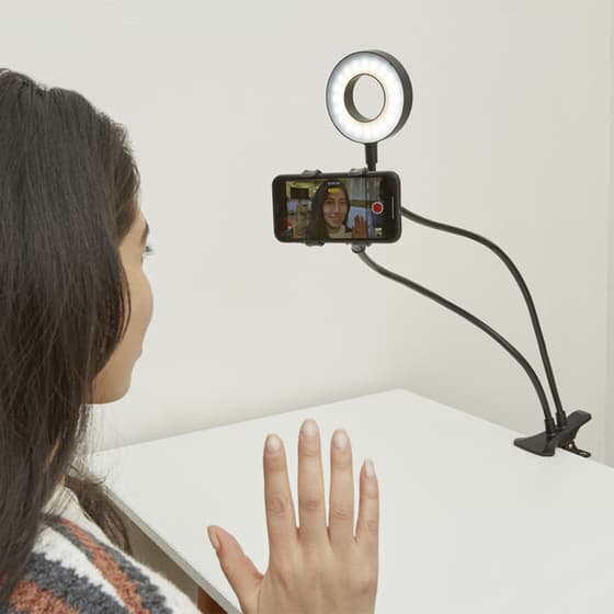 kikus190eu-kit-de-streaming-clipsable-lumiere-led-3-reglages-et-support-telephone-5