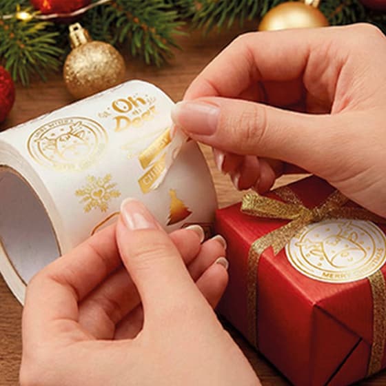 maich40015-2-rouleau-et-boite-dautocollants-dores-de-noel-1