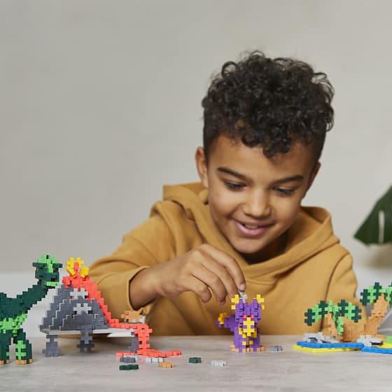 konpp3918-jeu-de-construction-plus-plus-kit-decouverte-dinosaures-600-pieces-5