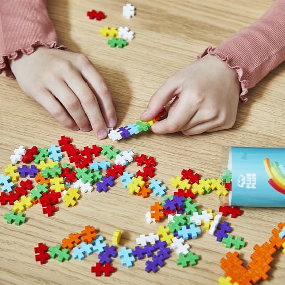 konpp4262-jeu-de-construction-plus-plus-tube-arc-en-ciel-240-pieces-1