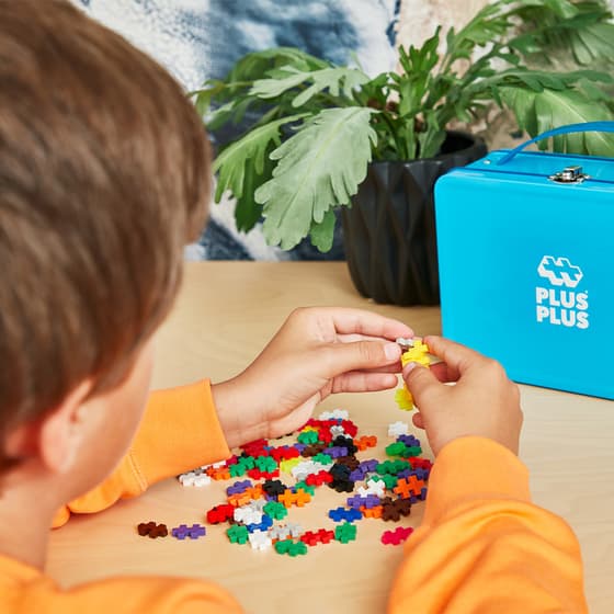 konpp7002-jeu-de-construction-plus-plus-valisette-metal-basic-et-neon-600-pieces-3