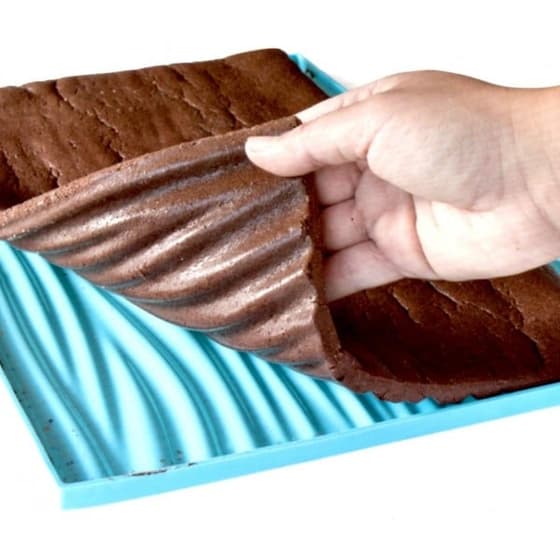 plaque-genoise-reliefs-gateau-roule